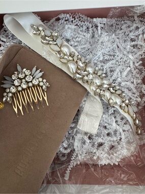Hushed Connection - Crystal & Pearl Hairpin and Belt set